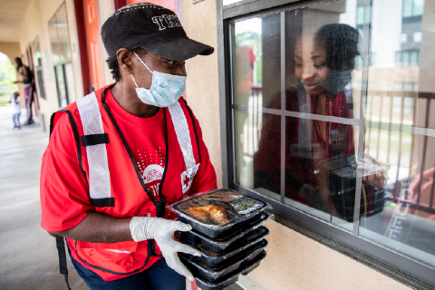 Red Cross volunteer carrying food